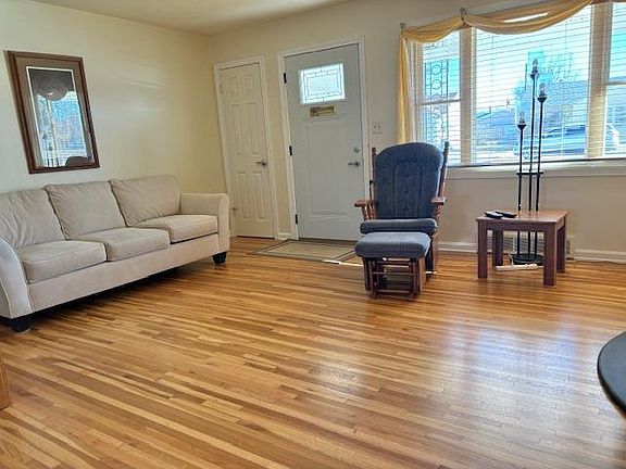 3rd image of 501 Stoeckly Pl