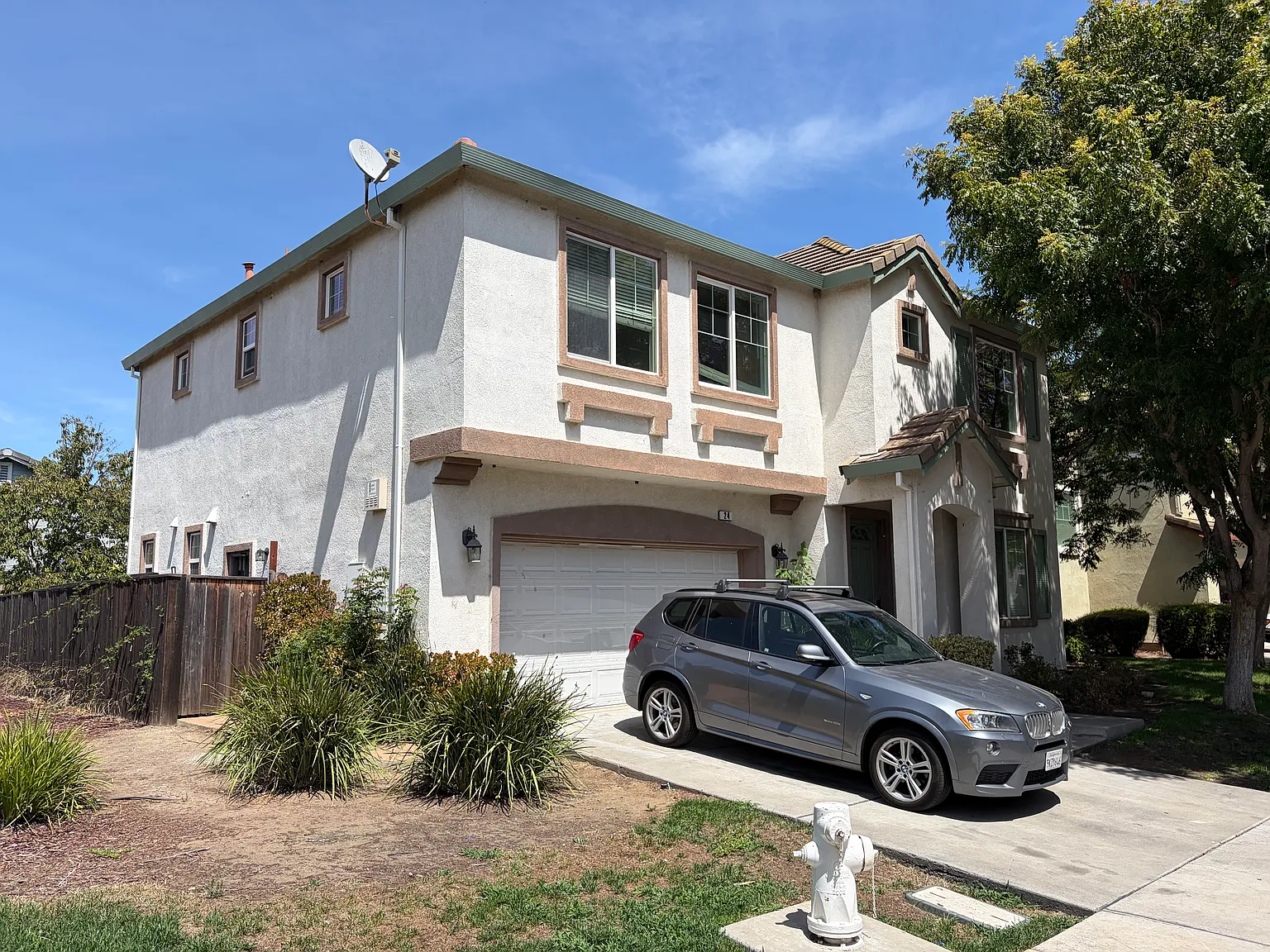4 bed, 2.5 bath, 2135 sqft, $3,500 — Photo 2