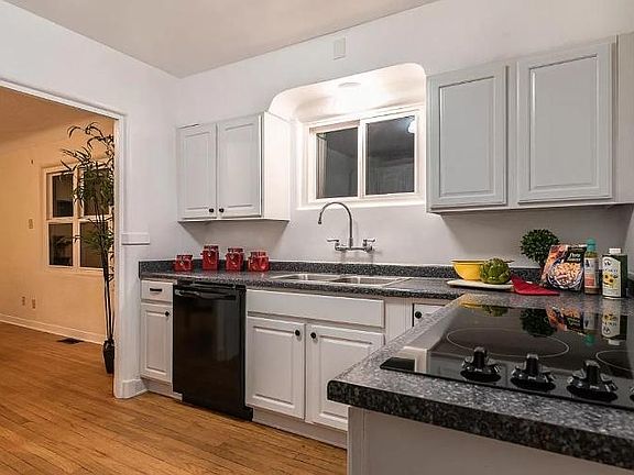3rd image of 412 Cornell Dr SE