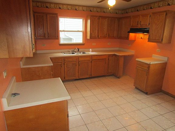4th image of 2404 N Elmwood Ave