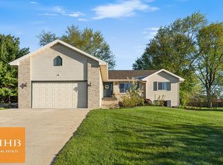 5716 Claredon Dr, Fitchburg, WI 53711