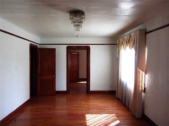 2nd image of 2623 Dublin St
