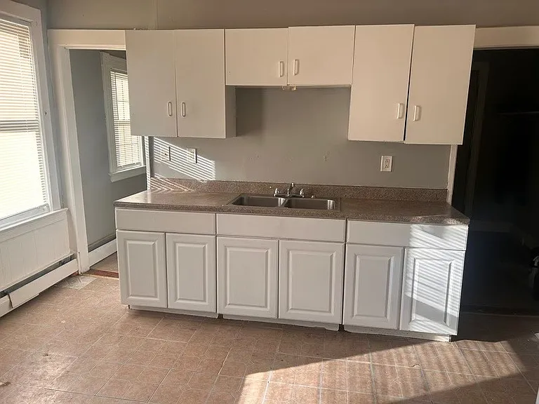 314-316 Capen St #2 — Photo 3