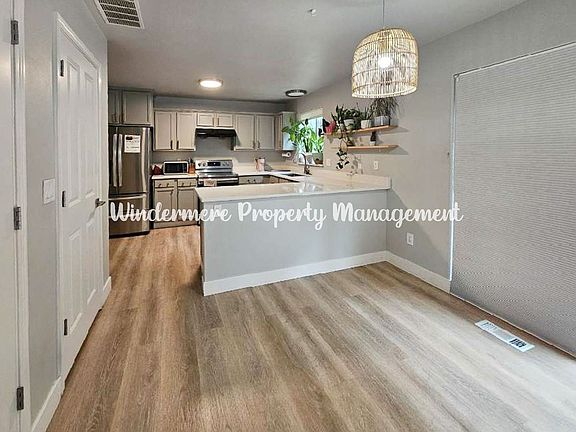 5th image of 2715 Maryland Way E