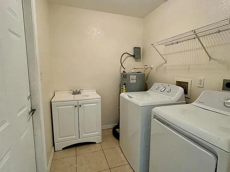328 W Sugarland Cir — Photo 12
