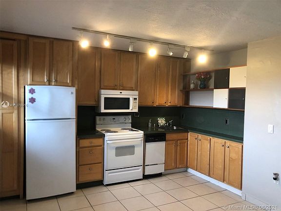 4th image of 820 Salzedo St APT 404