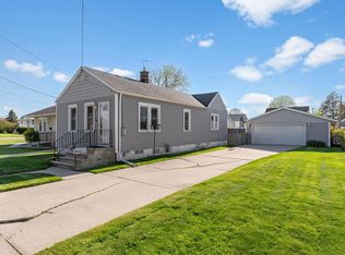 1424 S 31st St, Manitowoc, WI 54220