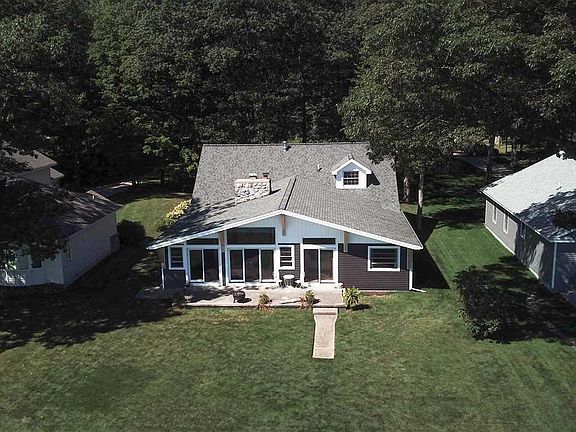 2nd image of 2109 Douglas Dr