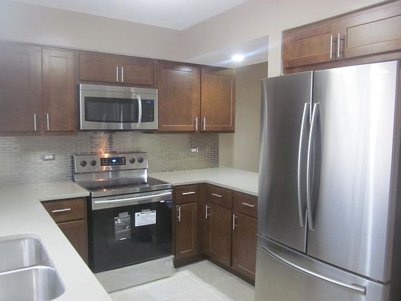 5th image of 15126 Jeffery Ave APT 1W