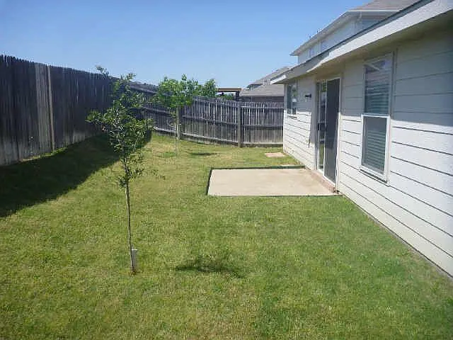 3 bed, 1637 sqft, $2,050 — Photo 4