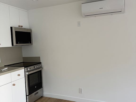3rd image of 1641 Maltman Ave #1639