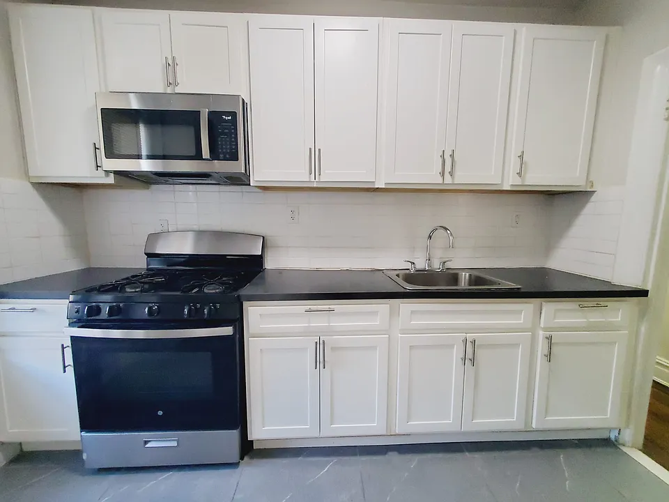 11 Rose Ave #2R