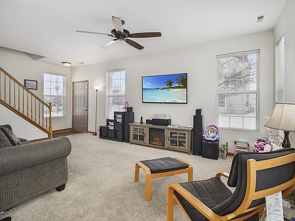 3rd image of 300 Parkside Dr