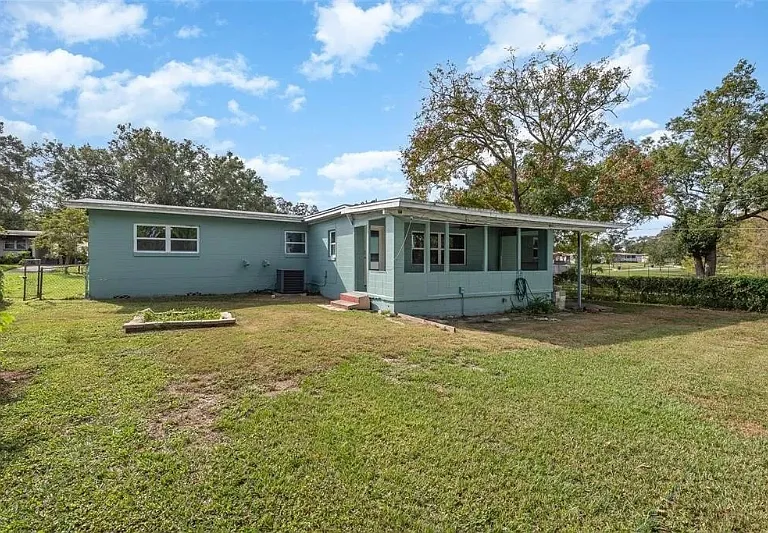 2821 Drake Dr — Photo 1