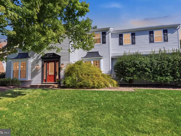 121 Brook Dr, Holland, PA 18966