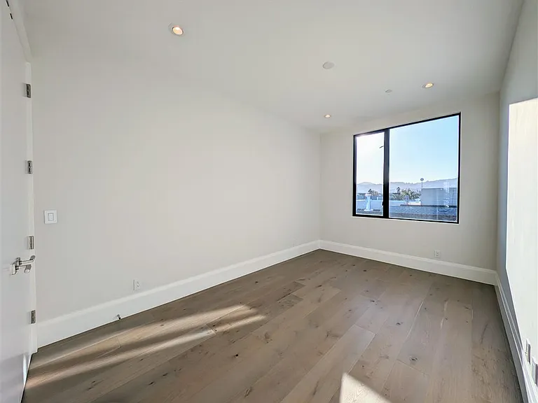 2707 23rd St #3 — Photo 10