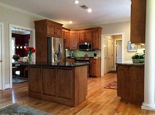 72 Chatham Dr, Mansfield, CT 06268