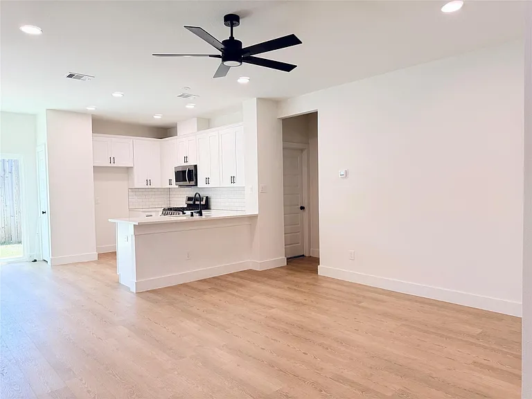 16575 Oasis Glade Dr — Photo 3