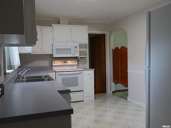 5th image of 3324 Crestview Dr