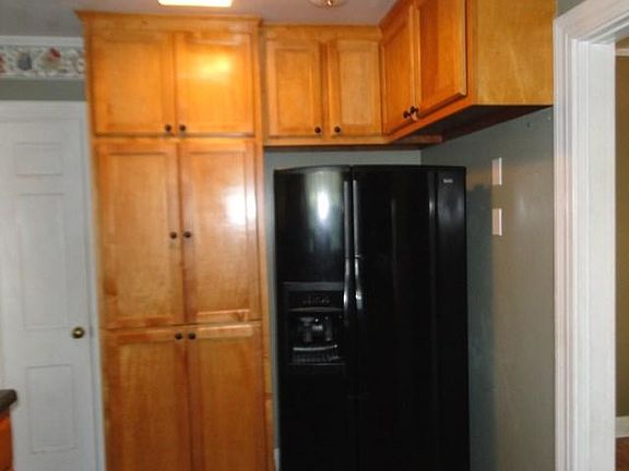4th image of 315 Meadow Dr