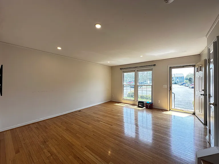 9799 Mock Orange Ct — Photo 4