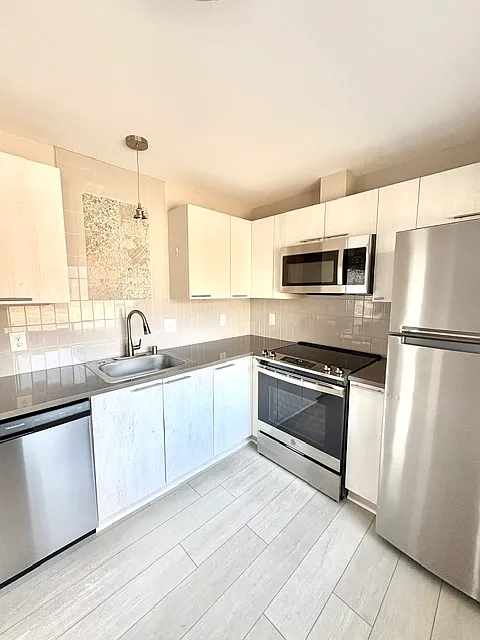 212 Lebo Boulevard - 212 — Photo 4