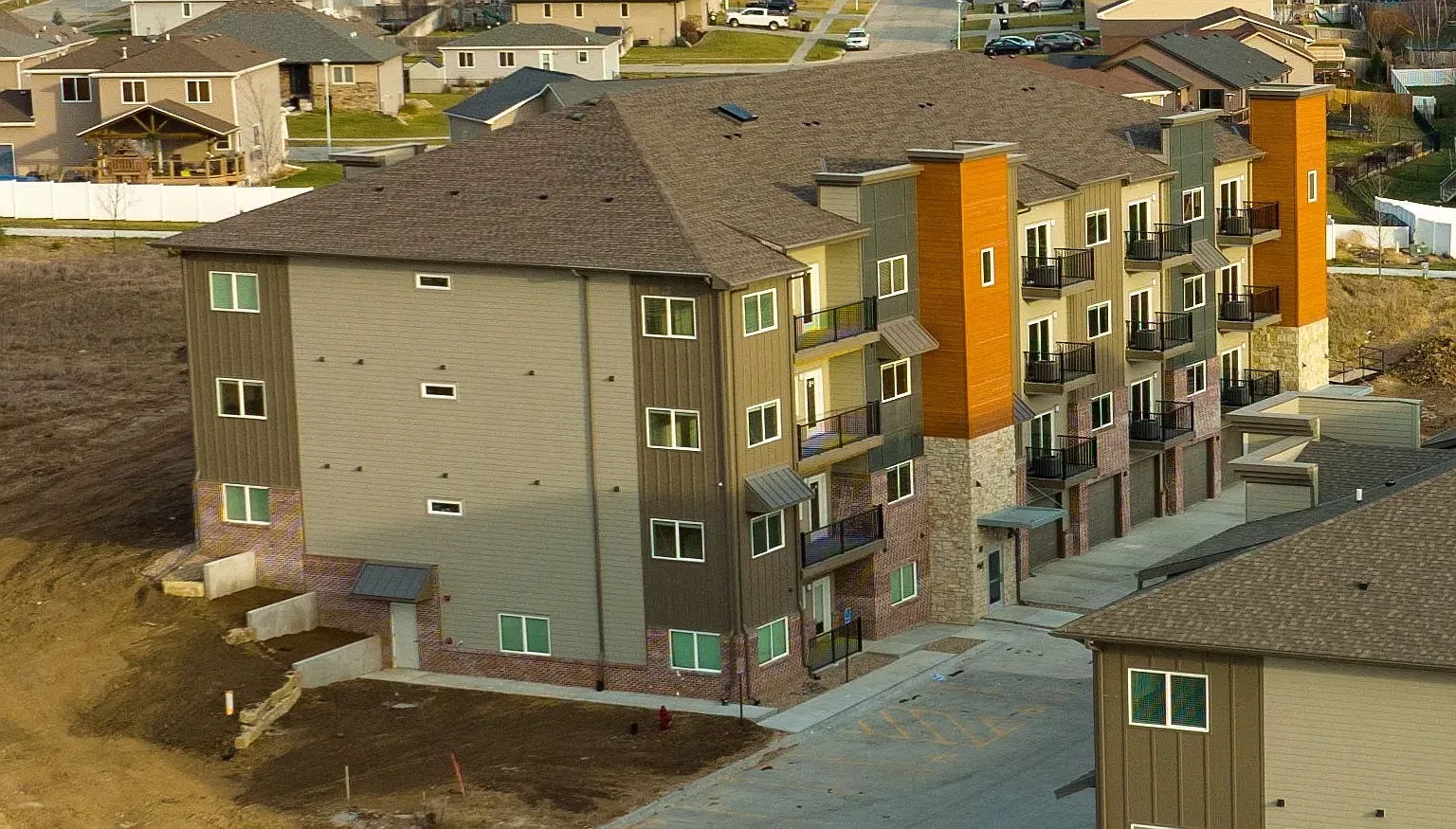 Hickman Hills Apartments — Photo 4