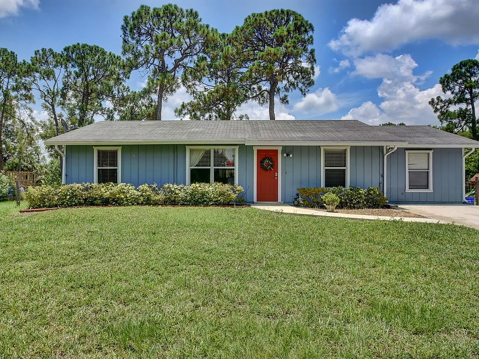 Home For Sale In Acreage