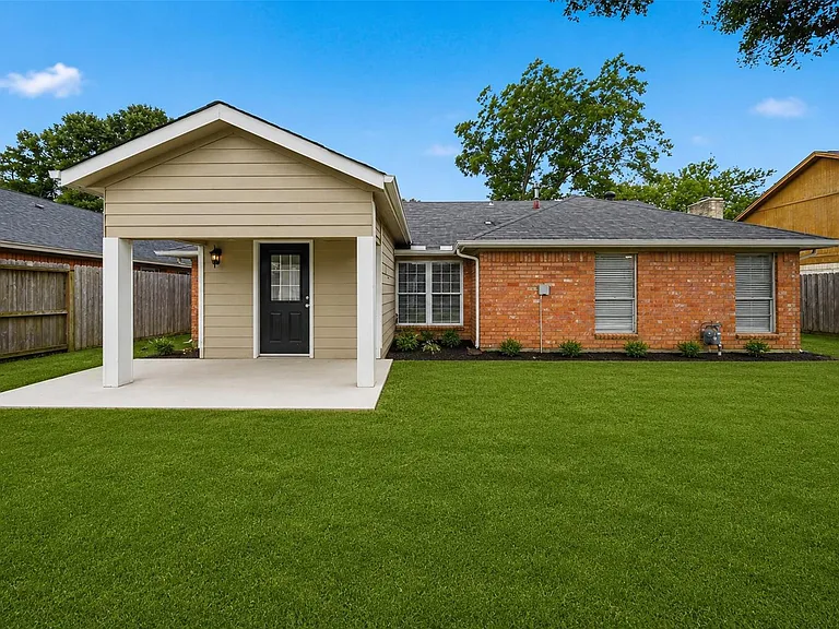16310 Emberwood Dr — Photo 5