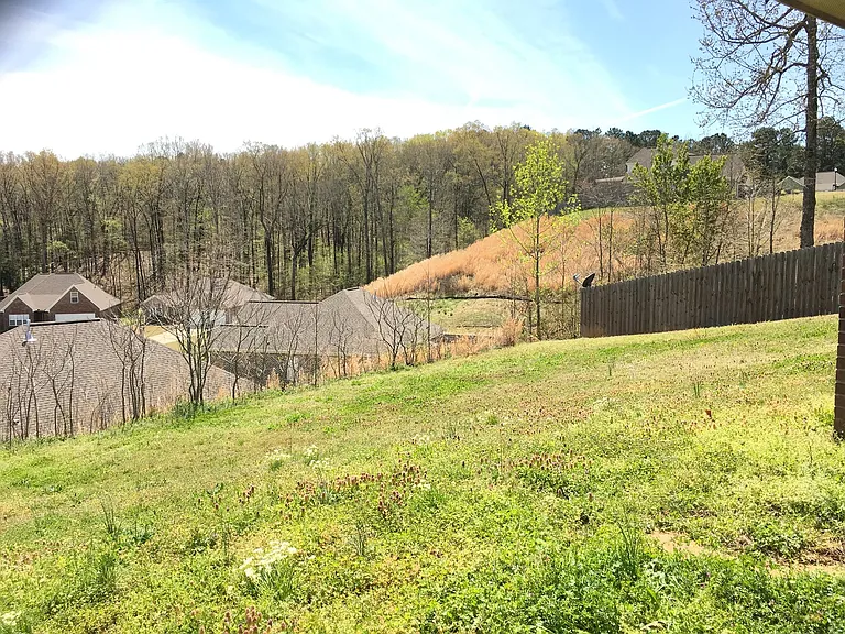 233 Forest Glen Dr — Photo 2