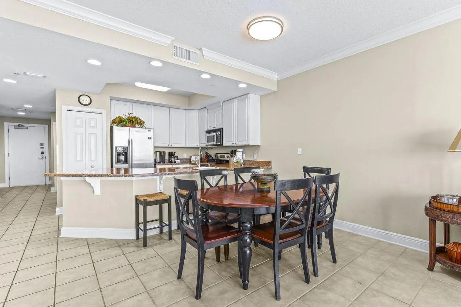 3 bed, 3.0 bath, 1399 sqft, $4,892 — Photo 3
