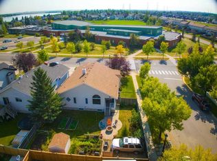 161 W Lakeview Dr, Chestermere, AB T1X1H7