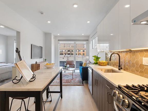 3rd image of 948 W Sunnyside Ave #850dcb0d0