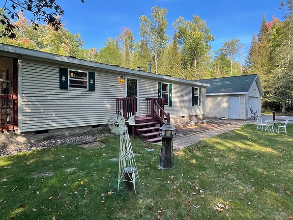 3rd image of 1715 Lilac Dr