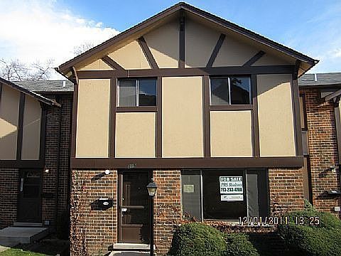 1st image of 1S215 Ingersoll Ln