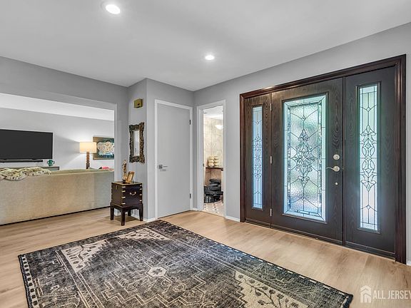 4th image of 4 Dennison Pl