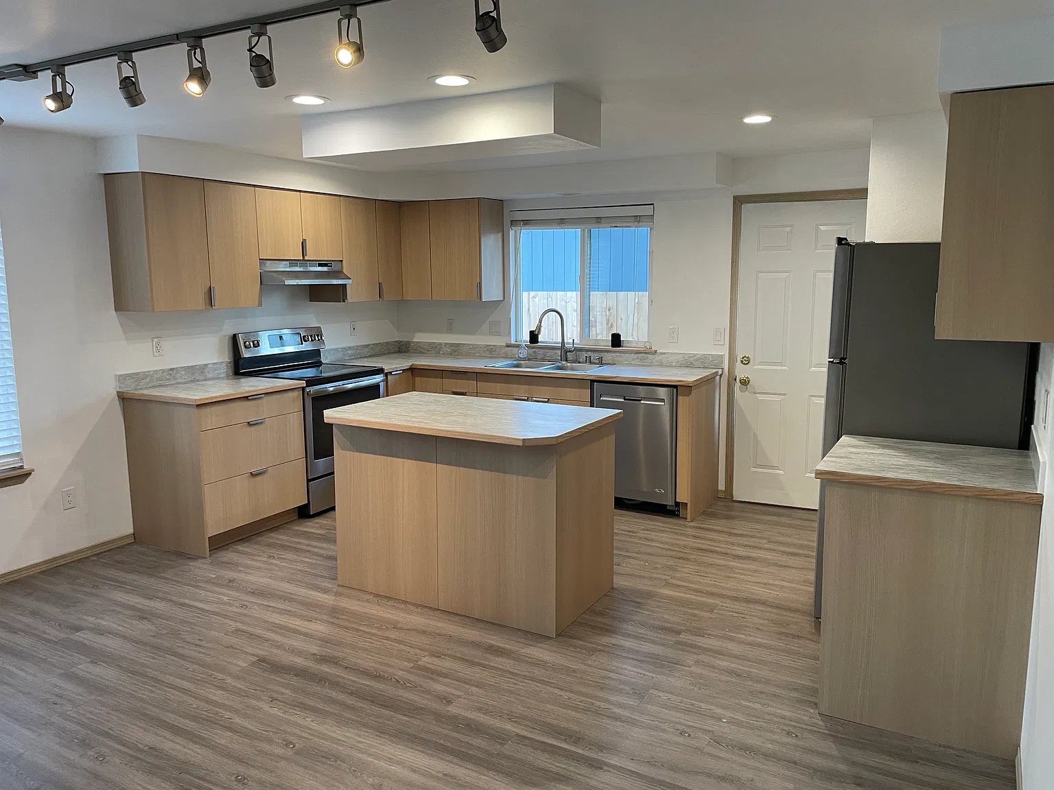 2 bed, 1255 sqft, $2,500 — Photo 4