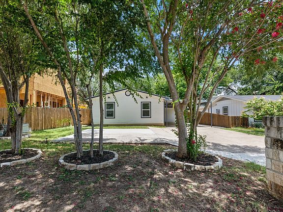 3rd image of 908 Plateau Cir
