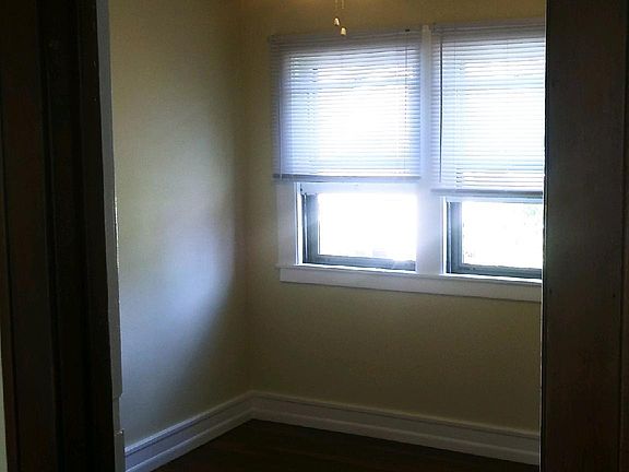 5th image of 214 Sheridan Ave