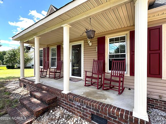 3rd image of 325 Bayleaf Drive