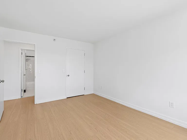 420 W 42nd St #26C — Photo 13