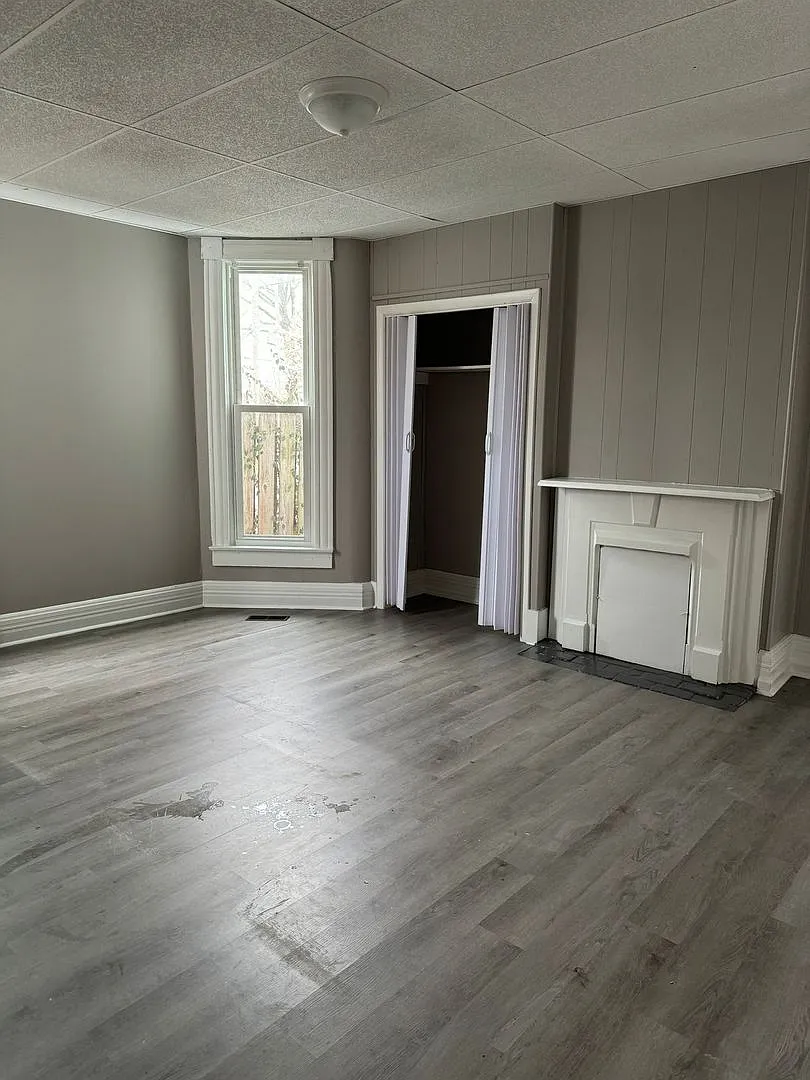 202 S Maple St — Photo 2