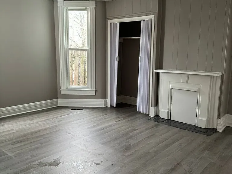 202 S Maple St — Photo 2