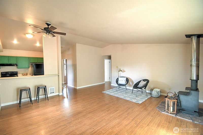 5th image of 571 Malibu Drive SE