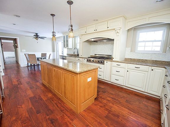 3rd image of 102 Sweet Hill Rd