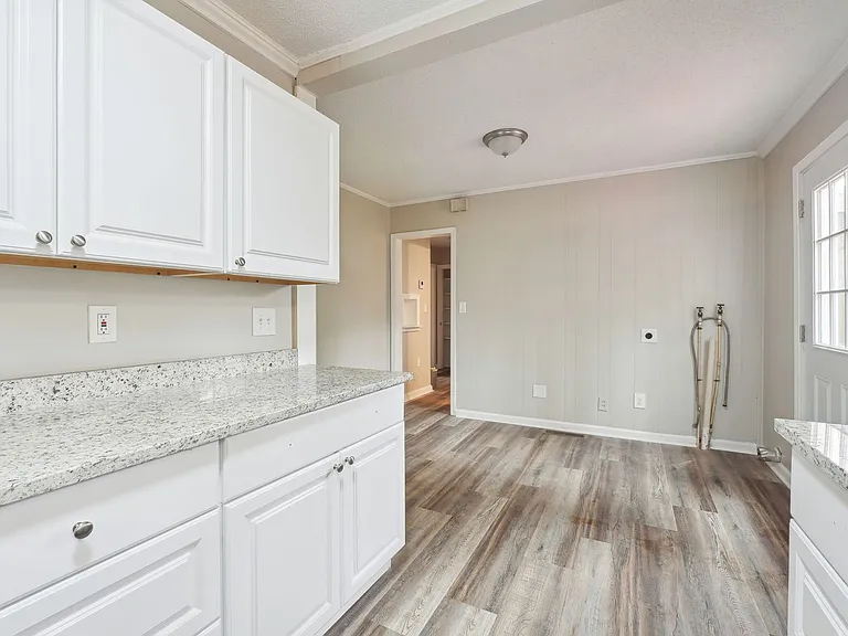 1435 Lanvale Dr SW — Photo 11