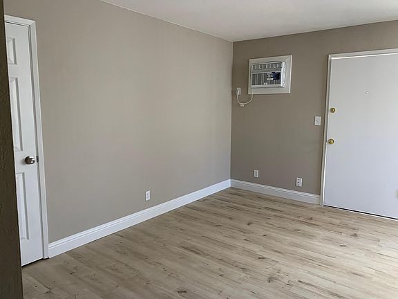 4th image of 2208 H St APT 1