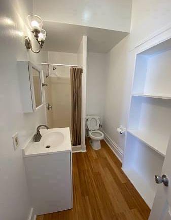 4th image of 1419 De La Vina St #8