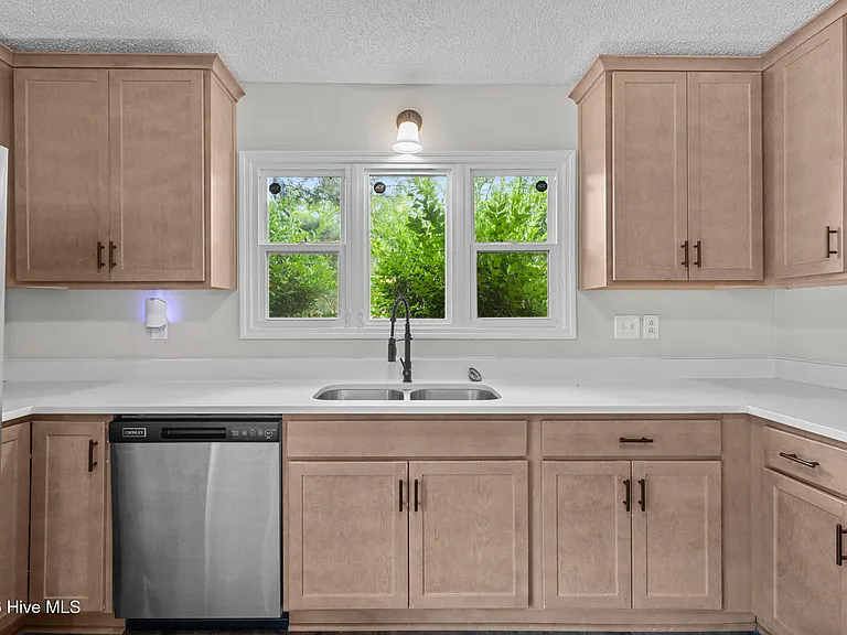 605 Winchester Rd — Photo 10