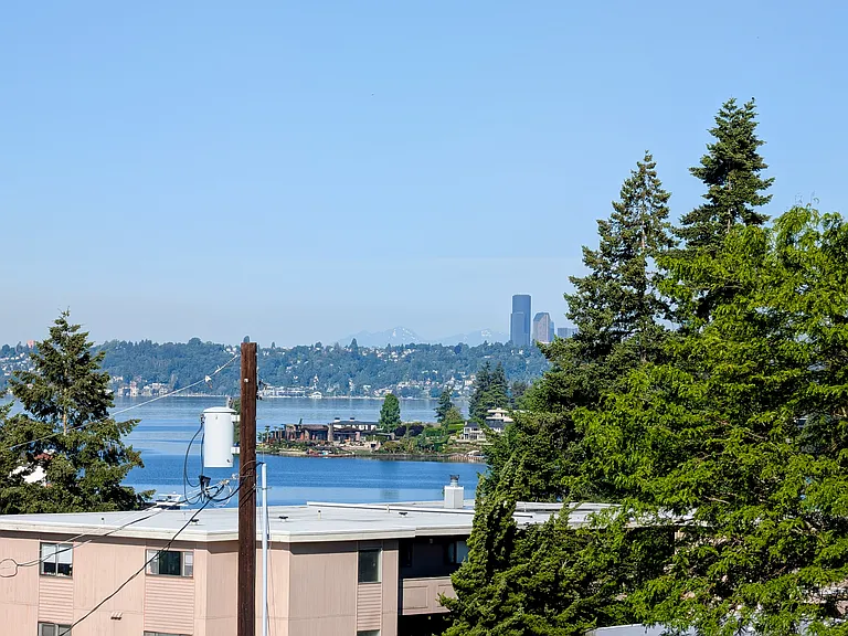 Views of Lake Washington, Seattle skyline and Olympic mountains